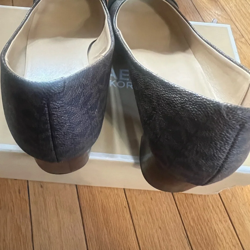 Women's Michael Kors Pauline Black Gold Buckle Pumps Size 10 M